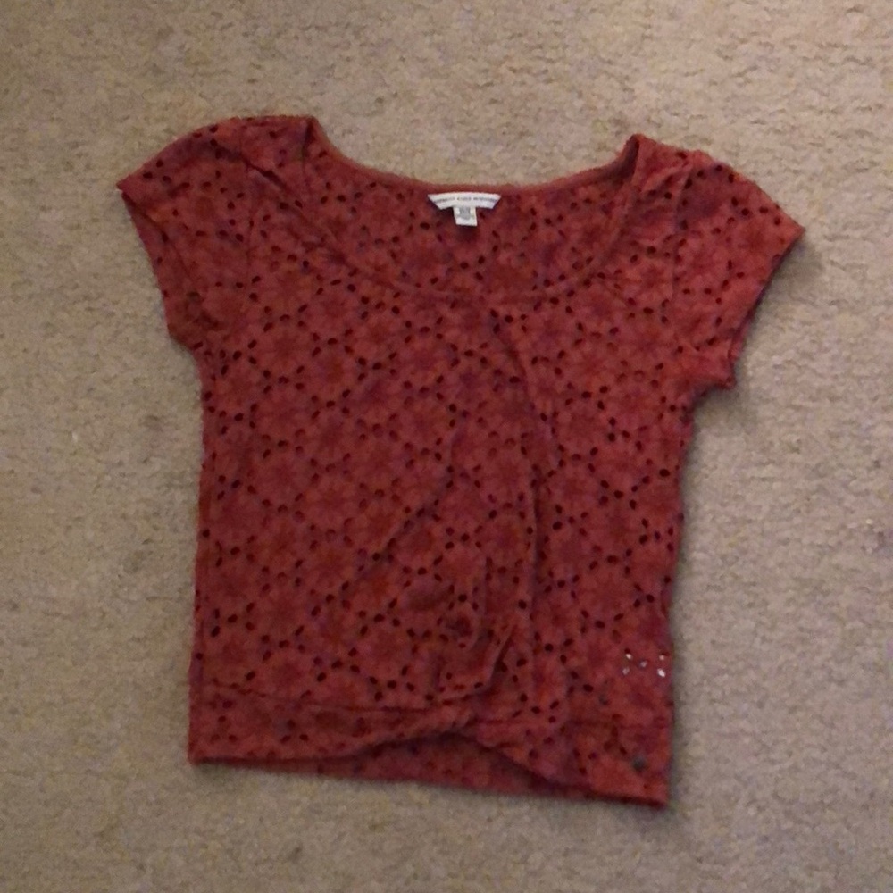 American Eagle rust colored shirt
